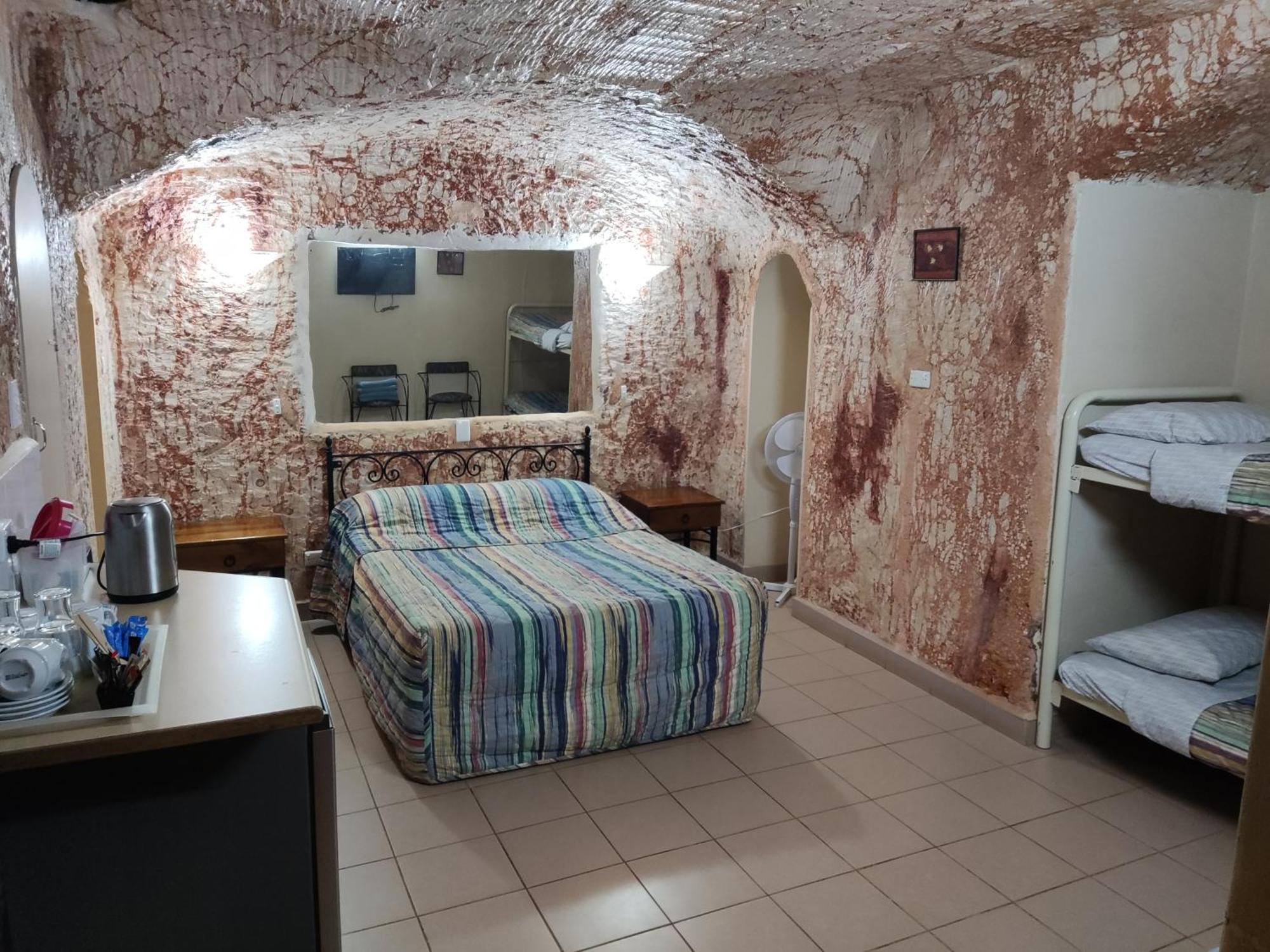 Radeka Downunder Underground Motel Coober Pedy Exterior photo